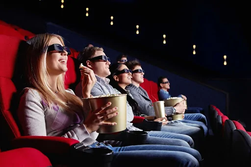 Почти треть россиян планирует пойти в кинотеатры сразу после их открытия