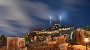 Disney снимет фильм по мотивам аттракциона Big Thunder Mountain Railroad