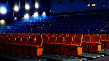 Американские кинотеатры заканчивают уикенд с худшими показателями в XXI веке