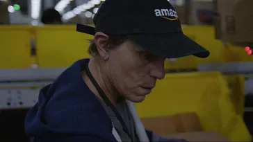 Фильм «Земля кочевников» раскритиковали за «неправдоподобное» изображение работы на Amazon