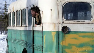 Автобус из «В диких условиях» перевезли на новое место ради общественной безопасности