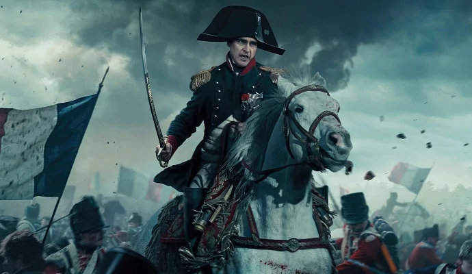 Хоакин Феникс возглавляет армию в отрывке «Наполеона» 