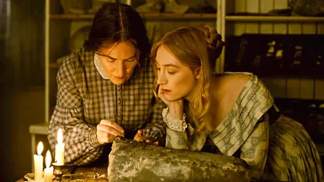 Картина «Аммонит» с Сиршей Ронан и Кейт Уинслет: любовь, смерть и раковины моллюсков