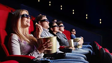 Почти треть россиян планирует пойти в кинотеатры сразу после их открытия