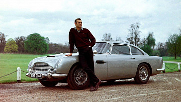 Aston Martin выпустил реплику автомобиля Джеймса Бонда из «Голдфингера». С бутафорскими пулемётами!
