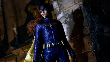 Фото: Лесли Грейс в образе Бэтгёрл из предстоящего сольного фильма DC