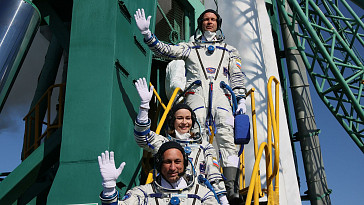 Космический корабль с Юлией Пересильд и Климом Шипенко состыковался с МКС