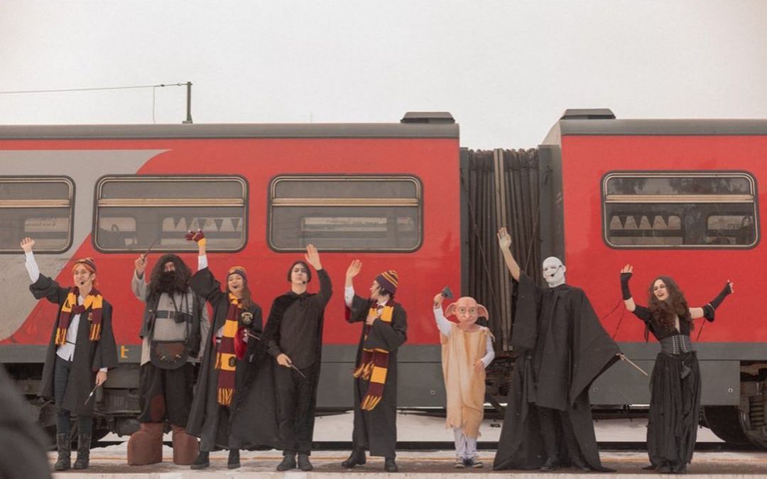 экскурсионный поезд в стиле Гарри Поттера