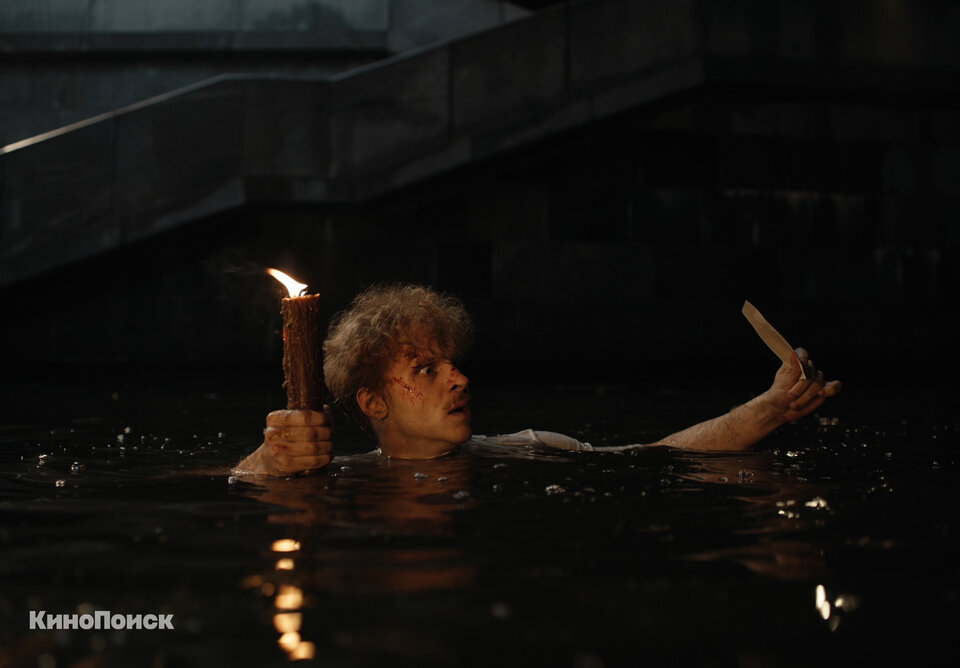 Данил Стеклов в образе Бездомного на кадре из фильма «Воланд»/КиноПоиск